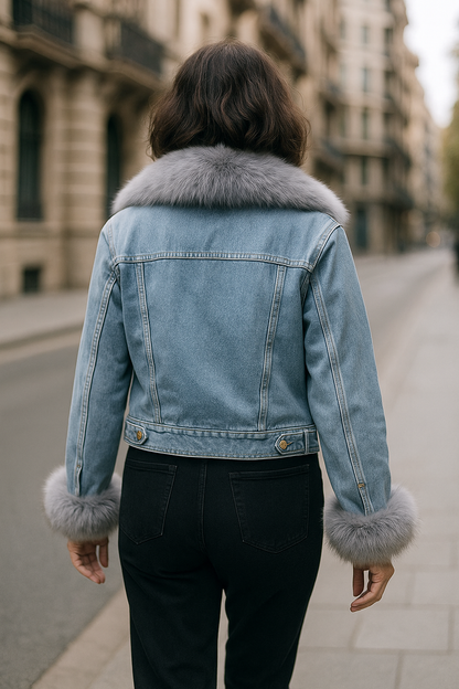 MAXIMA™ | CHAQUETA CORTA DE DENIM CON CUELLO DE PIEL SINTÉTICA